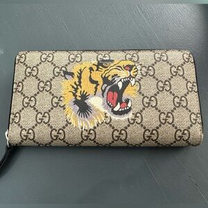 Authentic Gucci Supreme Tiger Zippy